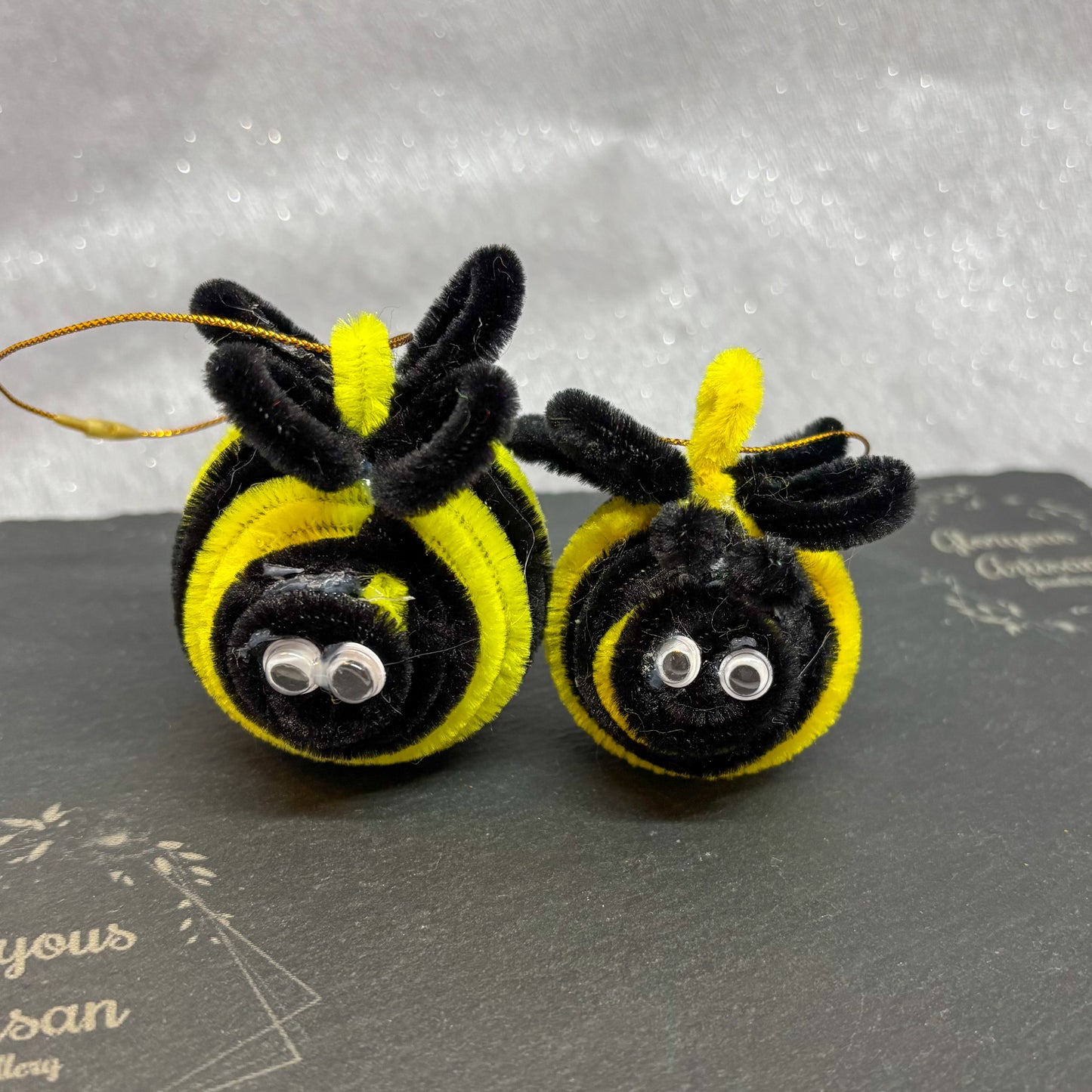 pipe cleaner bee