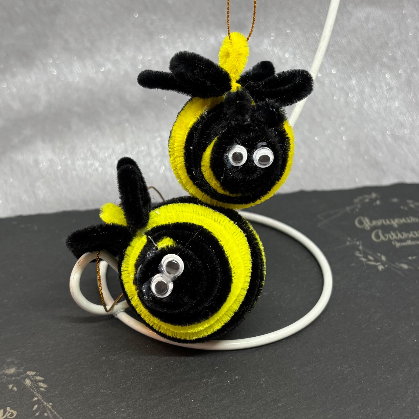 pipe cleaner bee