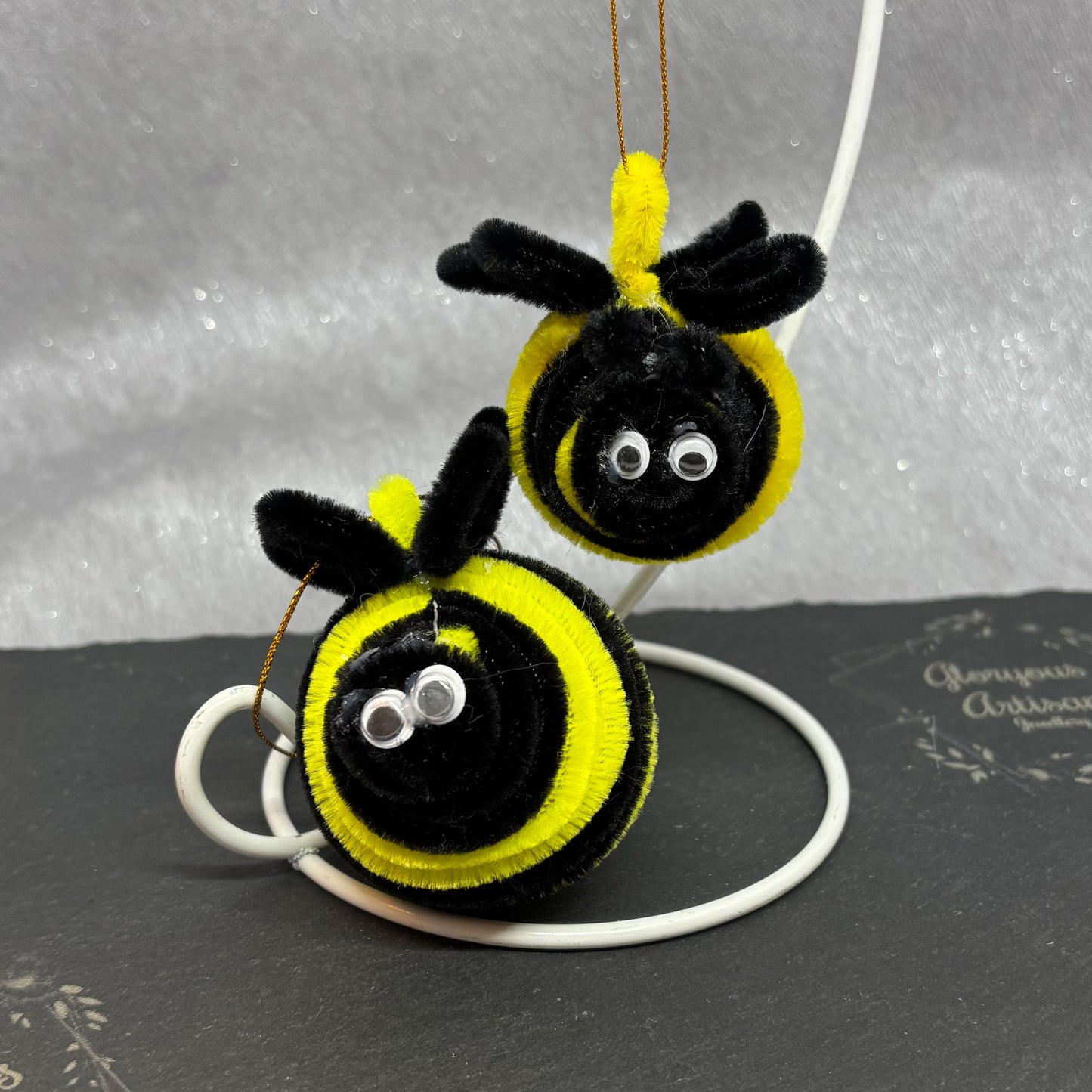 pipe cleaner bee