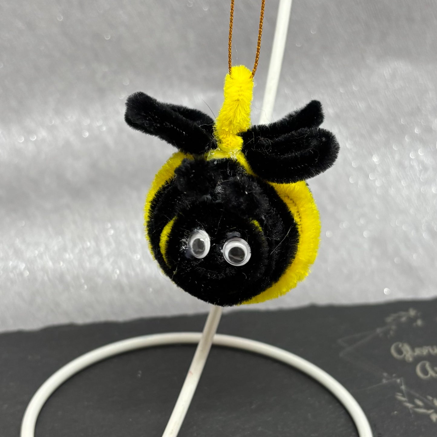 pipe cleaner bee