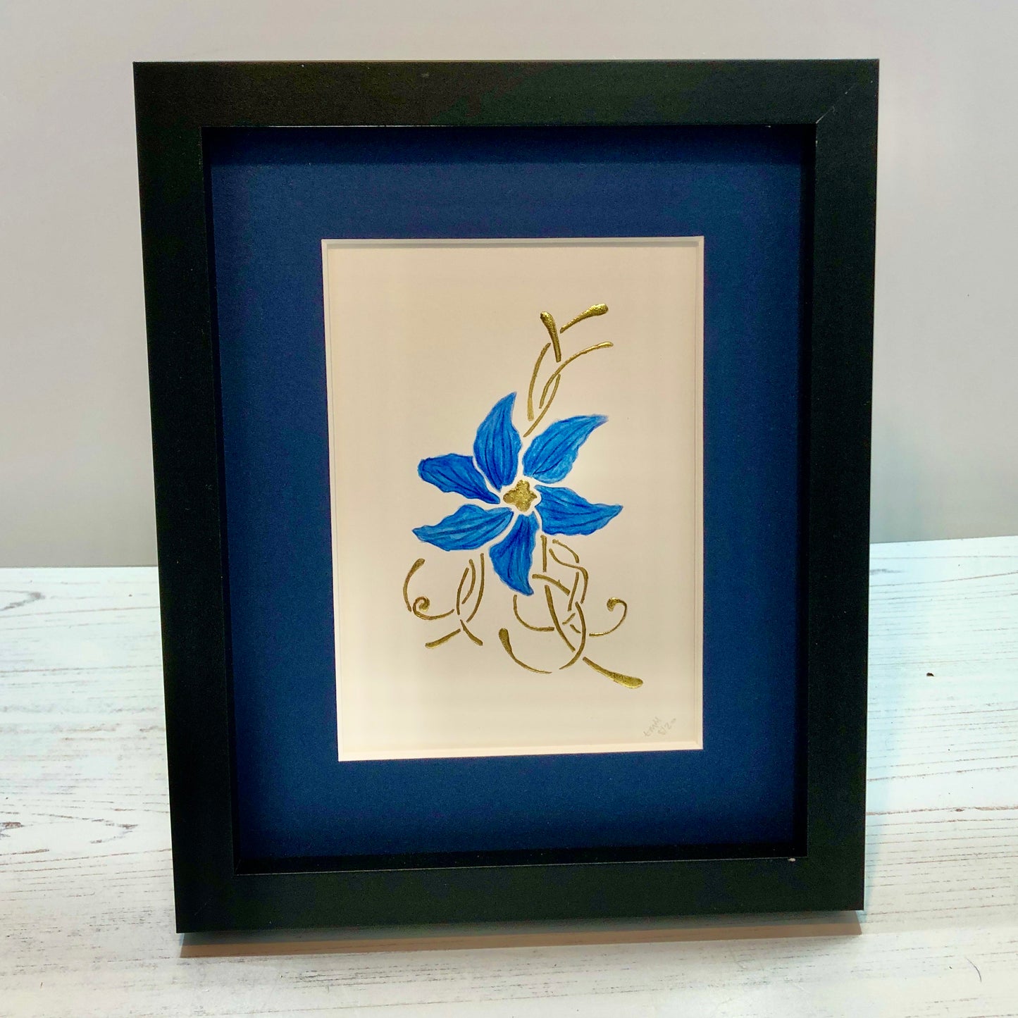 blue flower wall decor