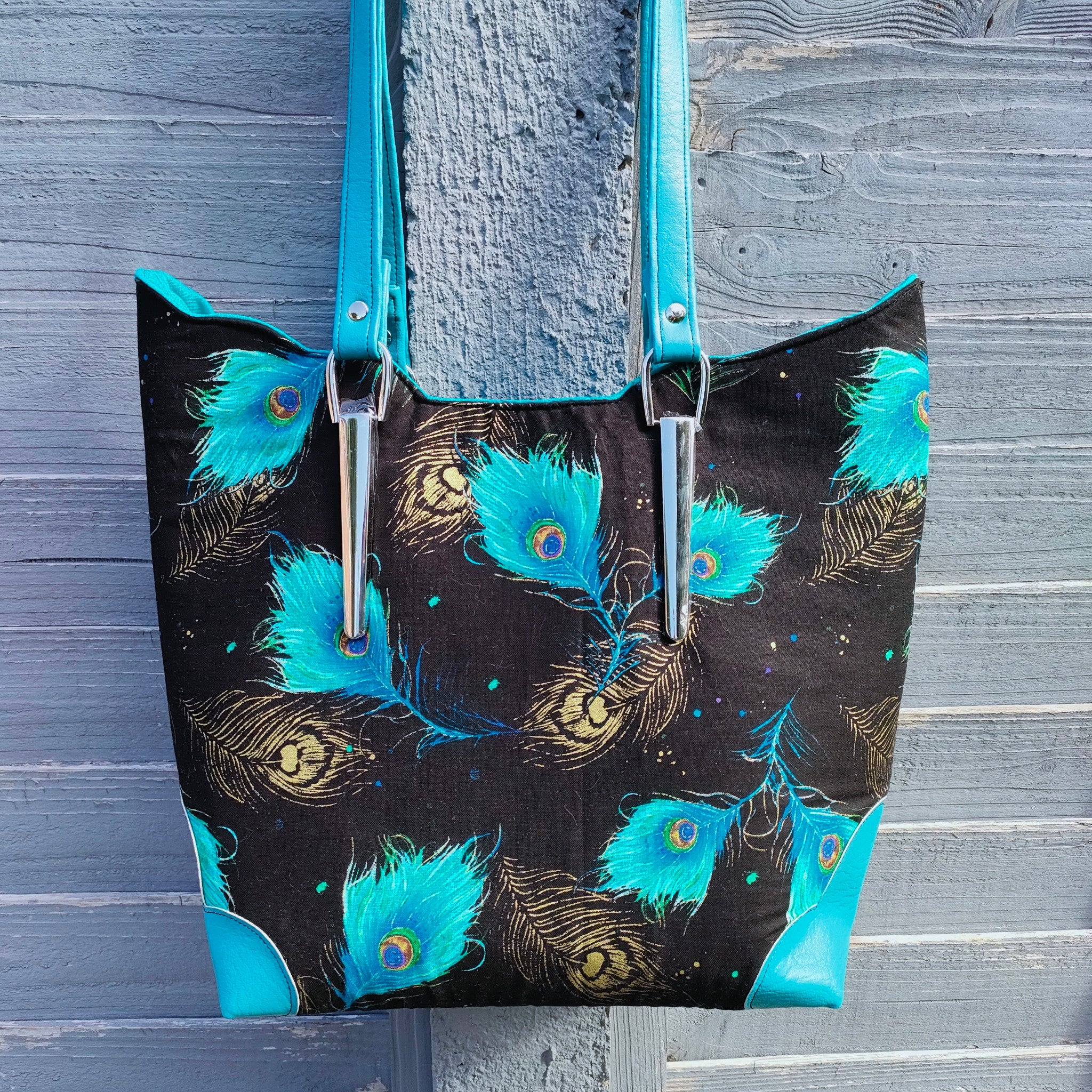 Large bag with pockets best sale