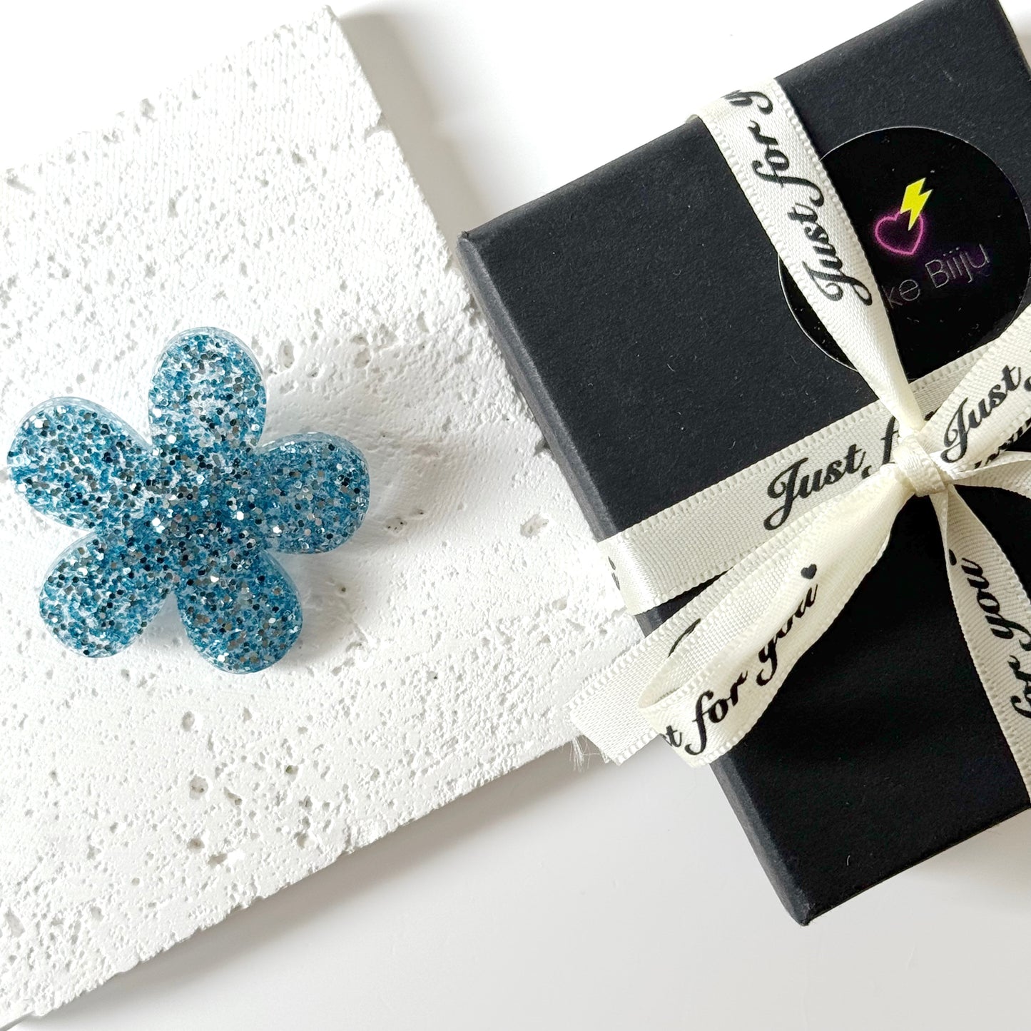 turquoise flower resin brooch