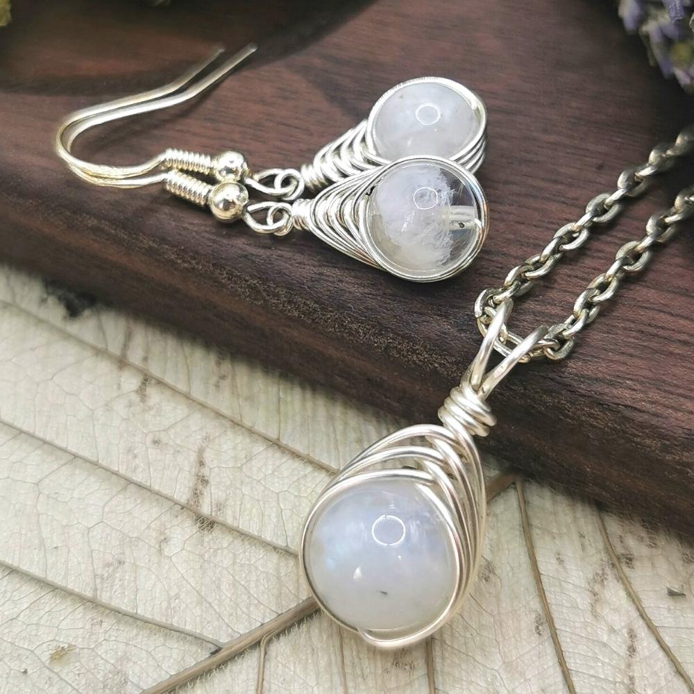 silver-moonstone-drop-earrings