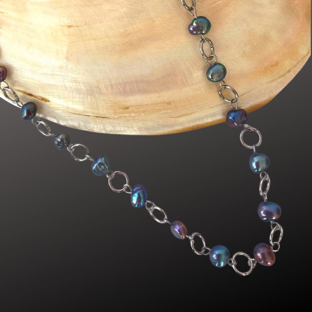 Small pearl necklace hotsell designs in gold