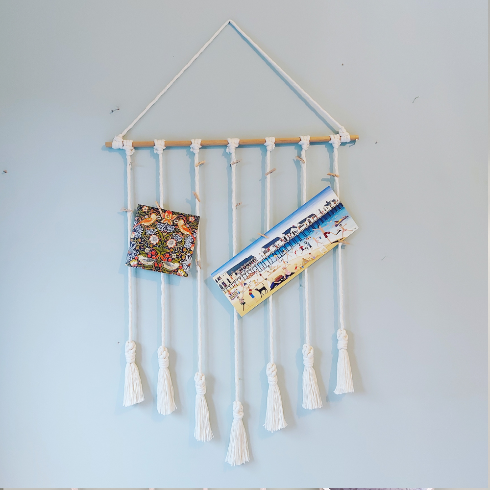 macrame-photo-hanger