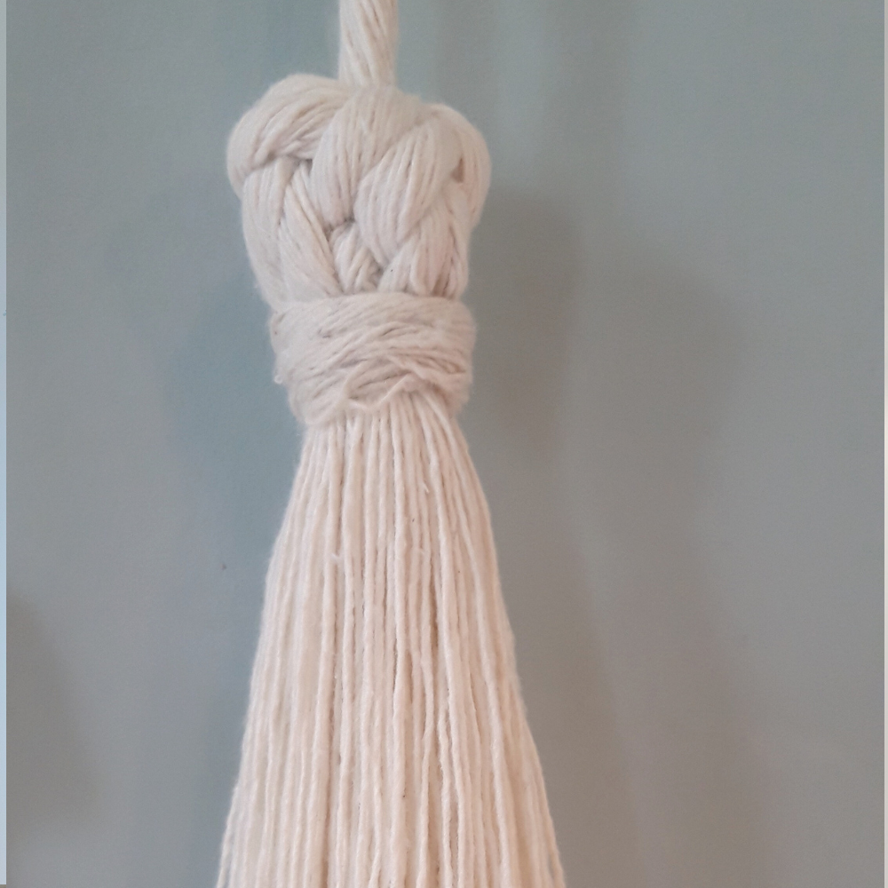 macrame-photo-hanger
