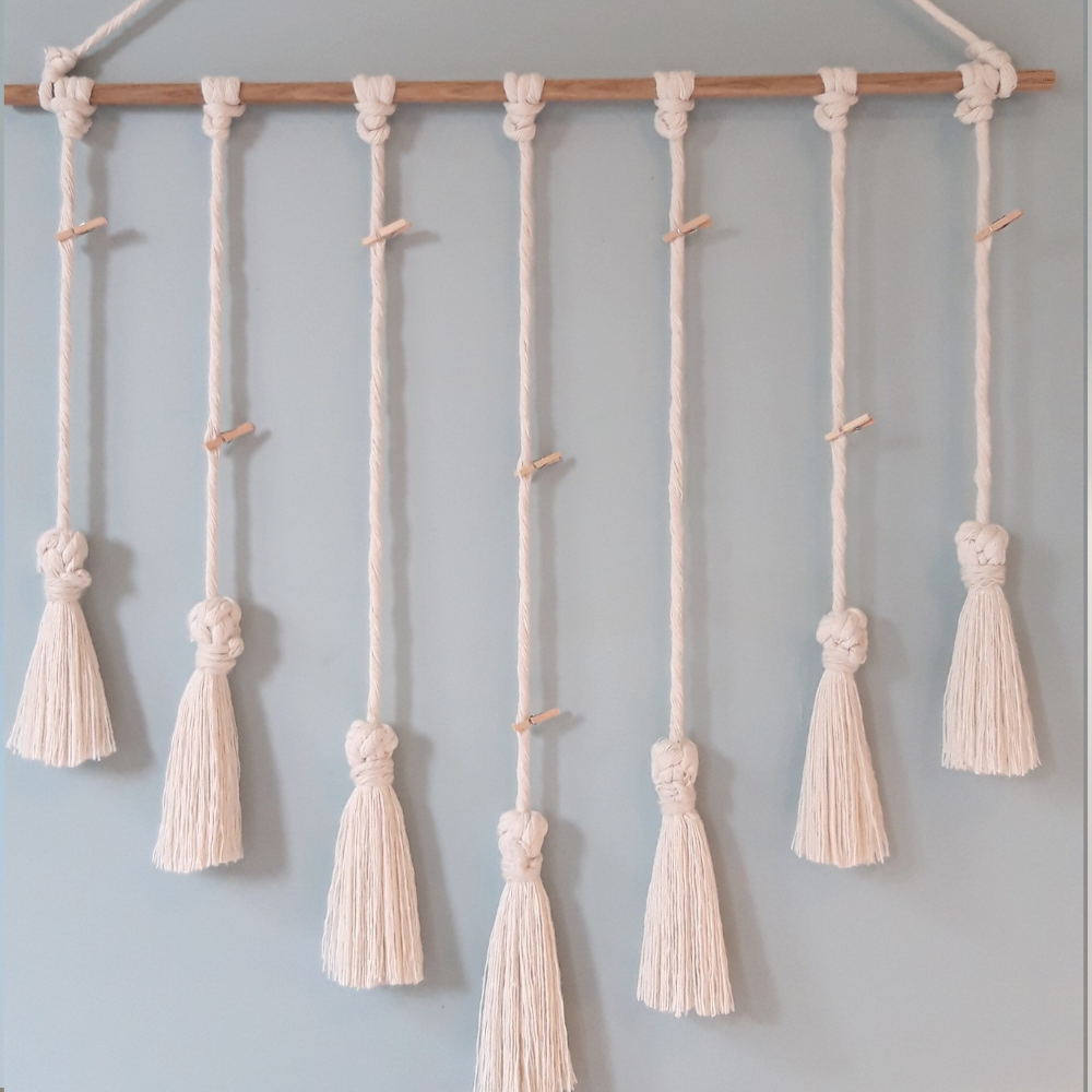 macrame-photo-hanger