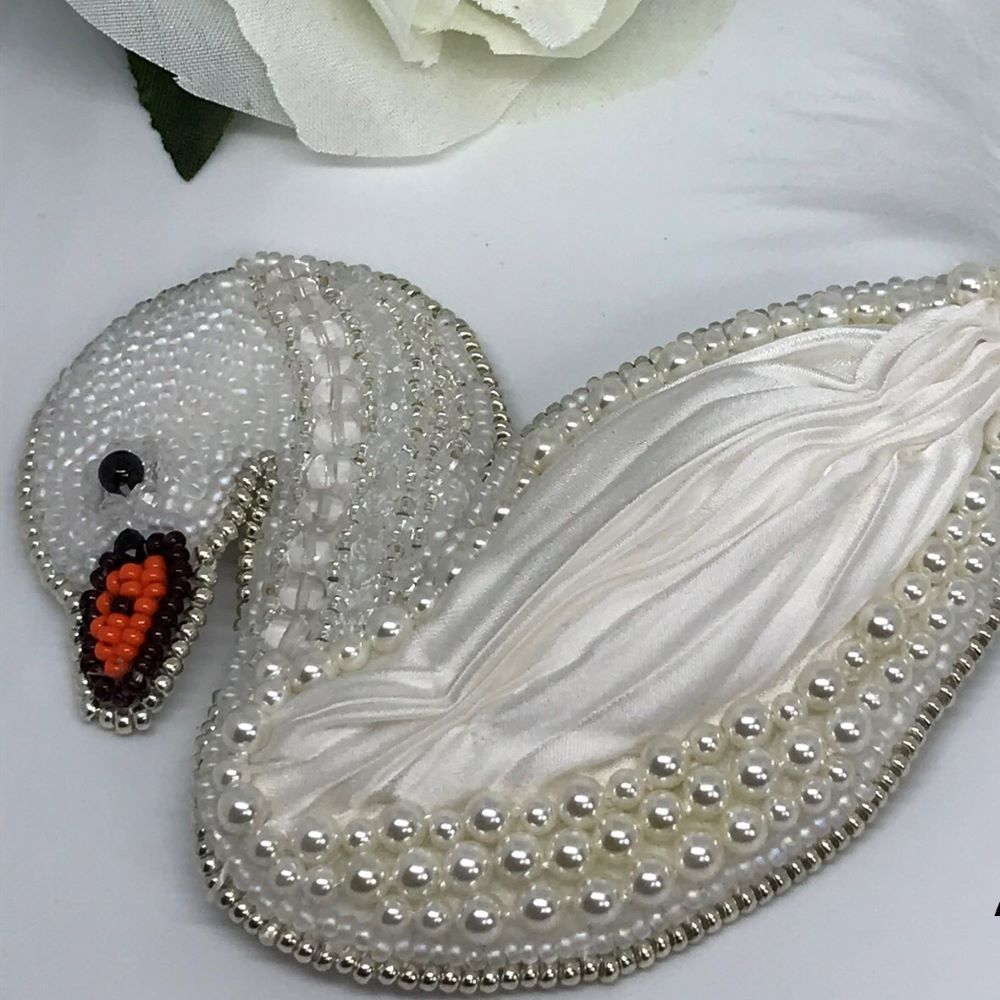 swan-brooch