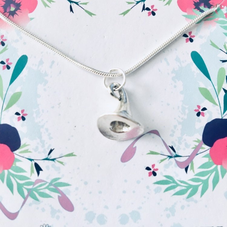 Tiny Witches Hat Necklace, Dainty Jewellery, Halloween Fancy Dress, Witchcraft Jewelry, Pagan Jewelry, Womens Halloween Necklace, Witches.