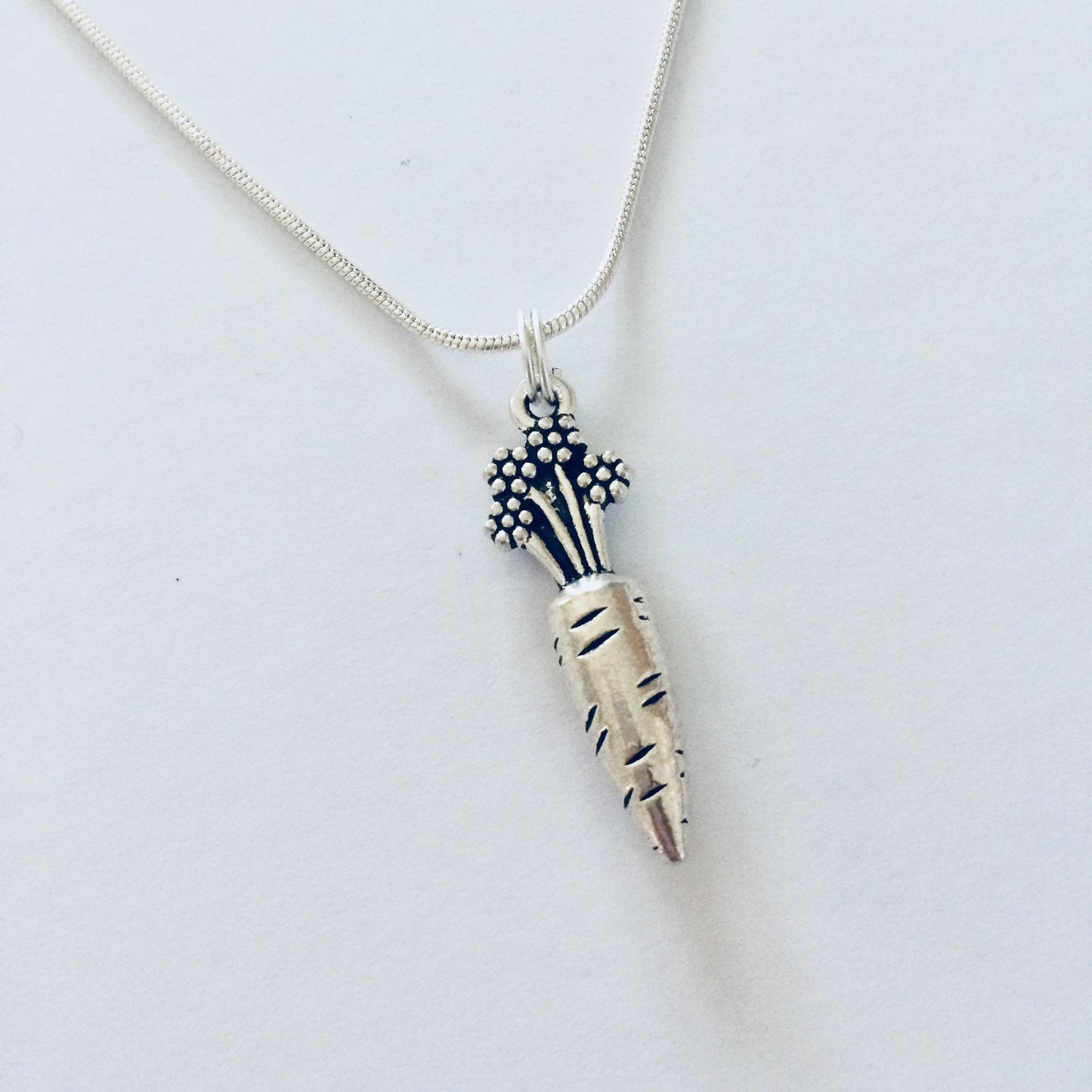 Carrot Necklace, Carrot Jewelry, Allotment Gift, Carrot Gift, Gift for Vegetarian, Vegetable Necklace, Vegetable, Vegan Birthday Present.