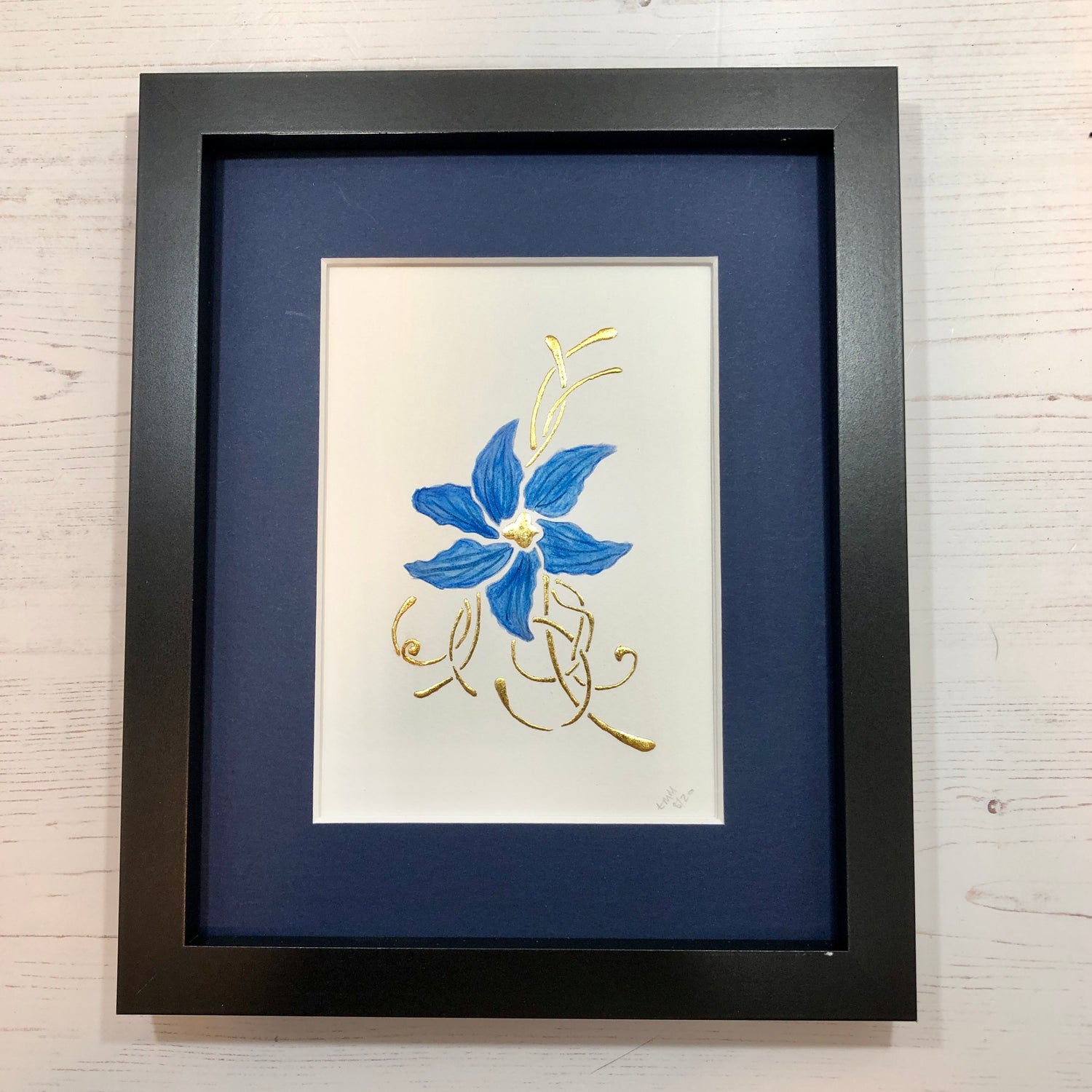 blue flower wall decor