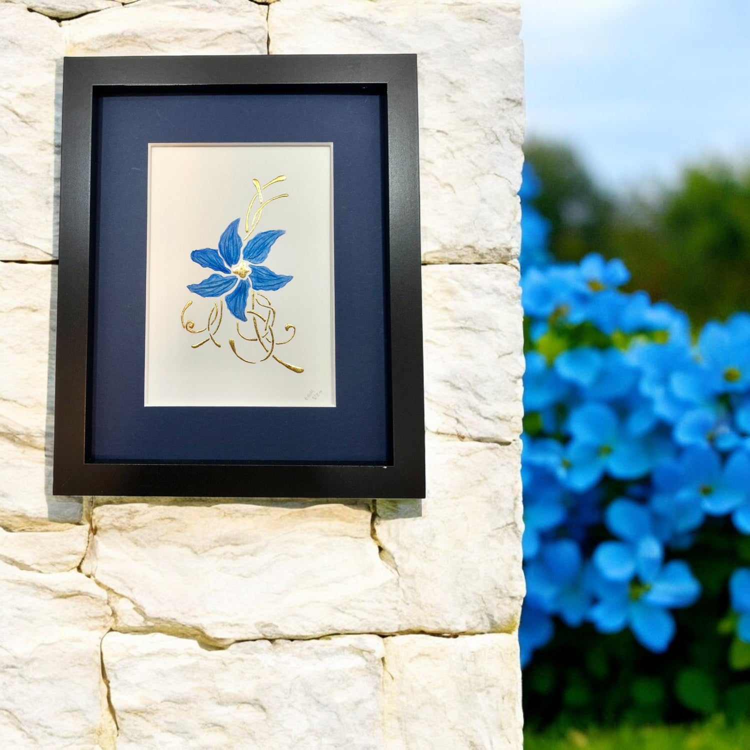 blue flower wall decor