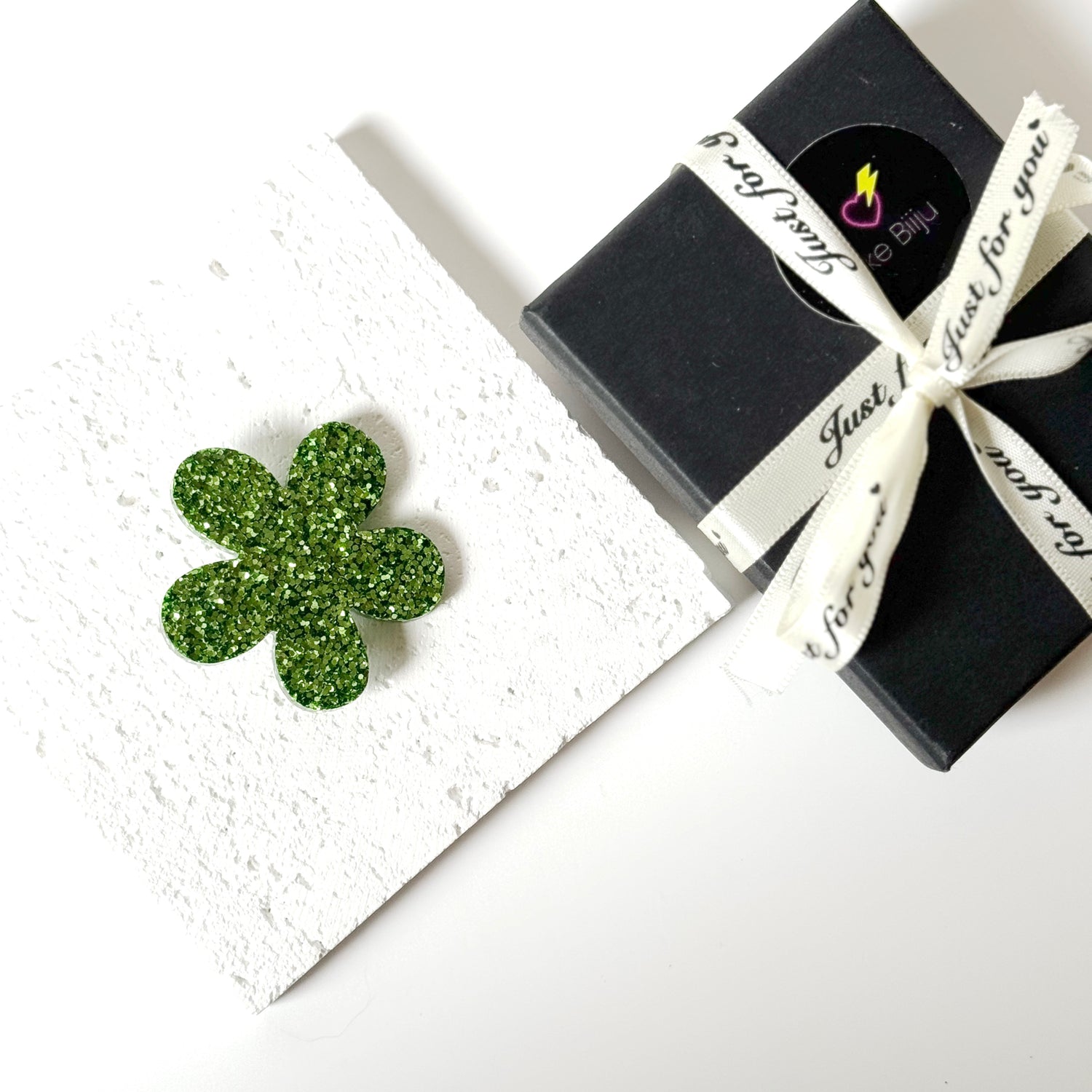 green flower resin brooch