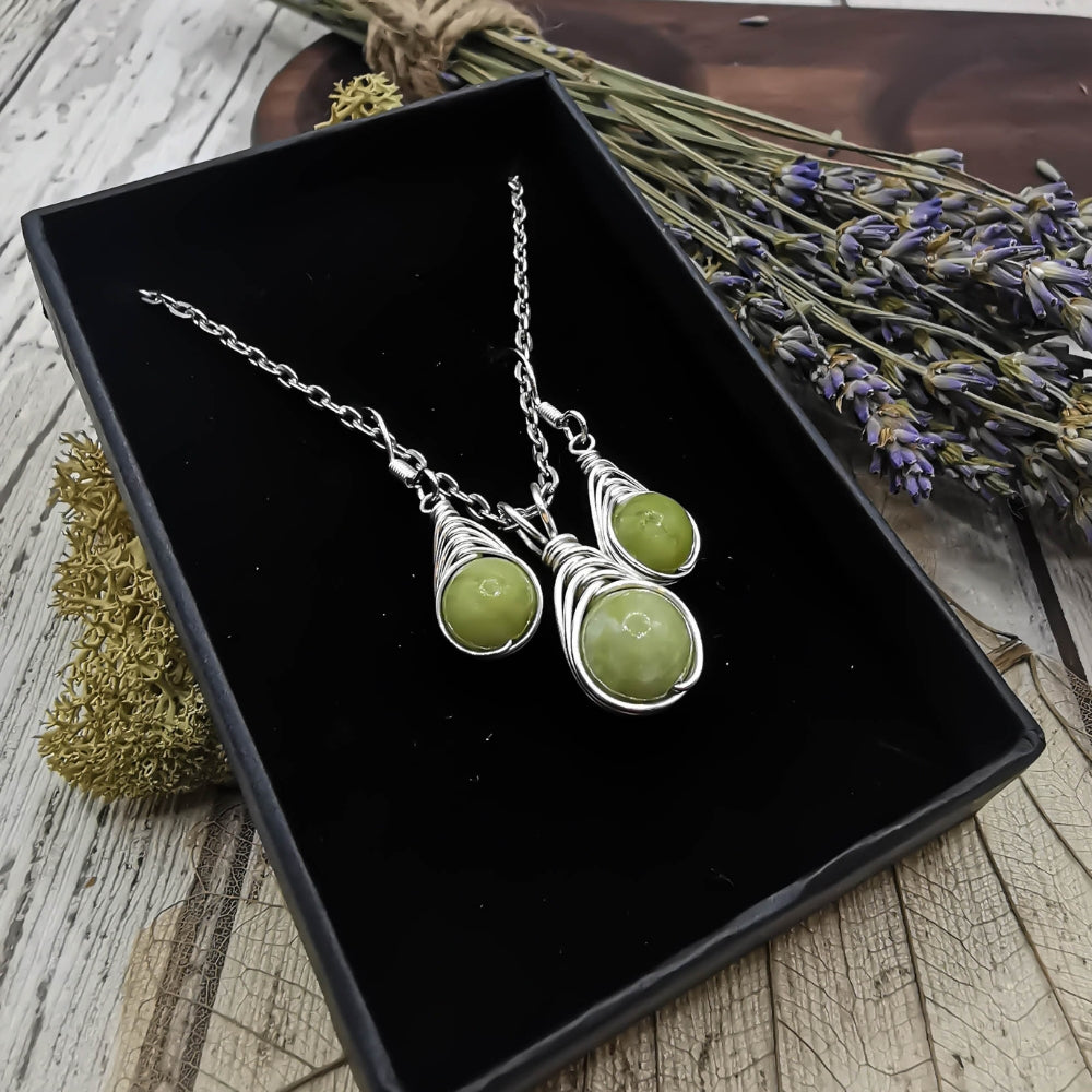 Green sales gem necklace