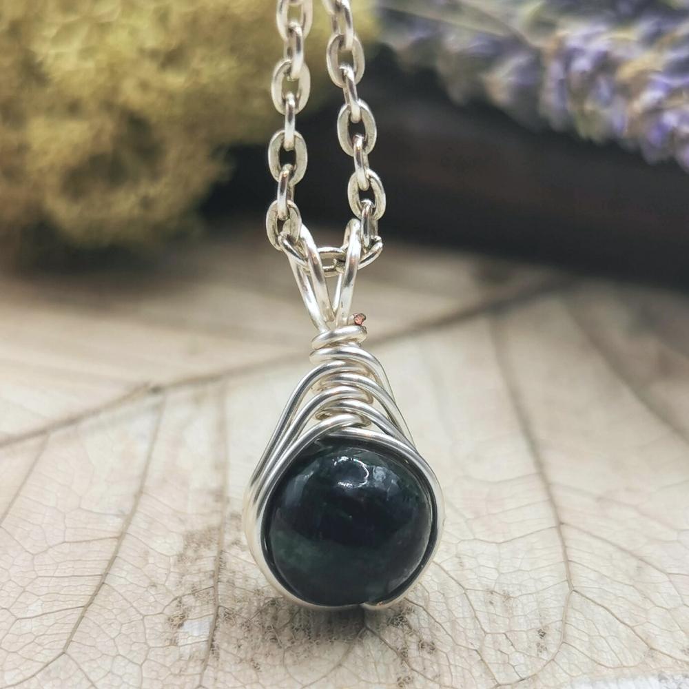 emerald-birthstone-pendant