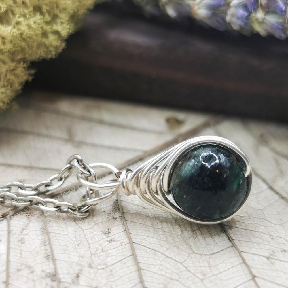 emerald-birthstone-pendant