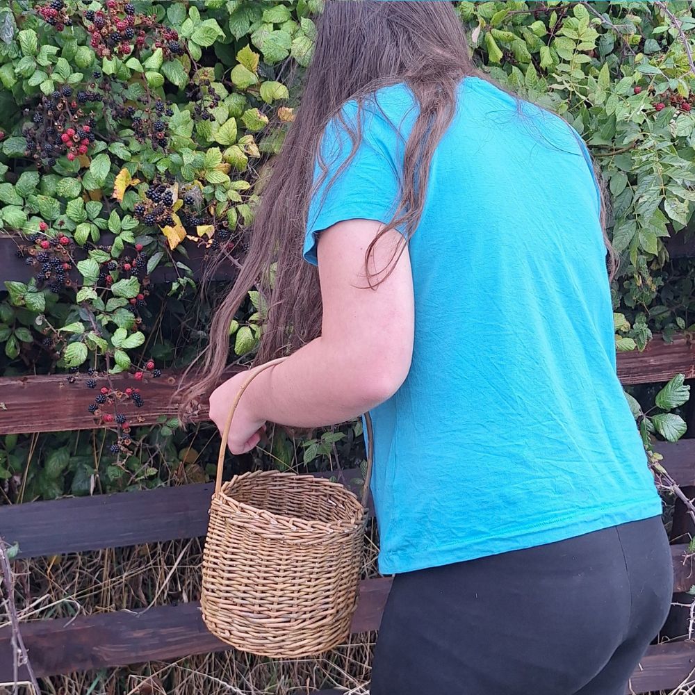 Handmade Willow Berry Basket – Woven Foraging Basket