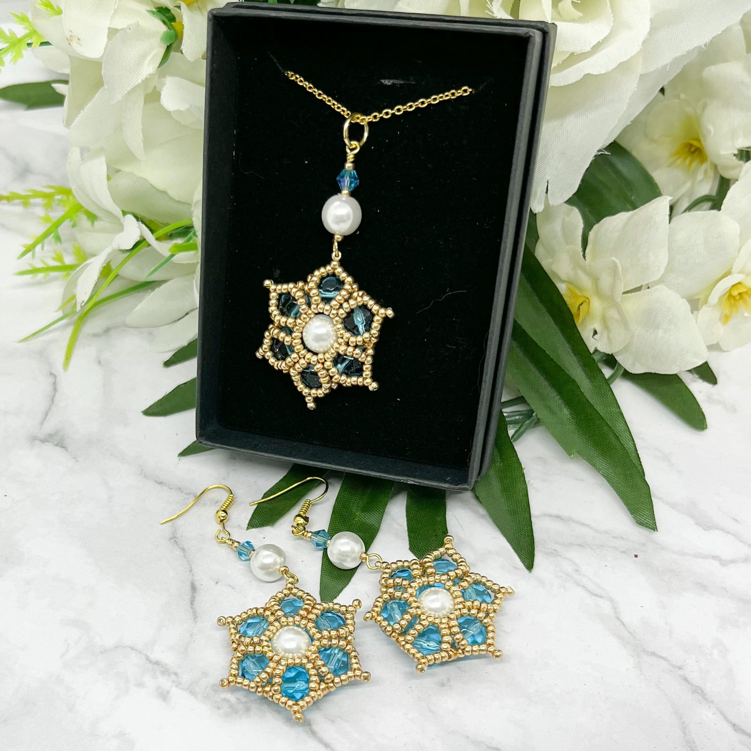floral-necklace