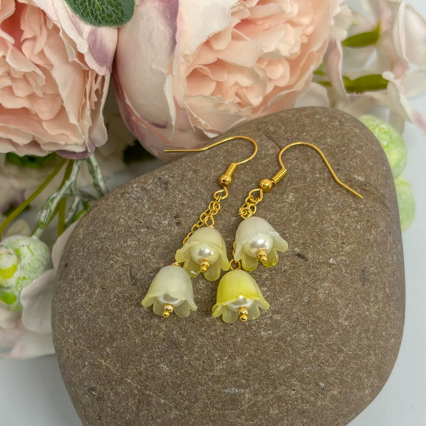 yellow tulip earring son a stone with gold findings.