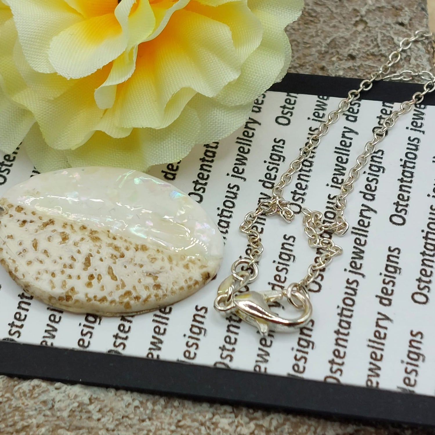 mother-of-pearl-jewellery