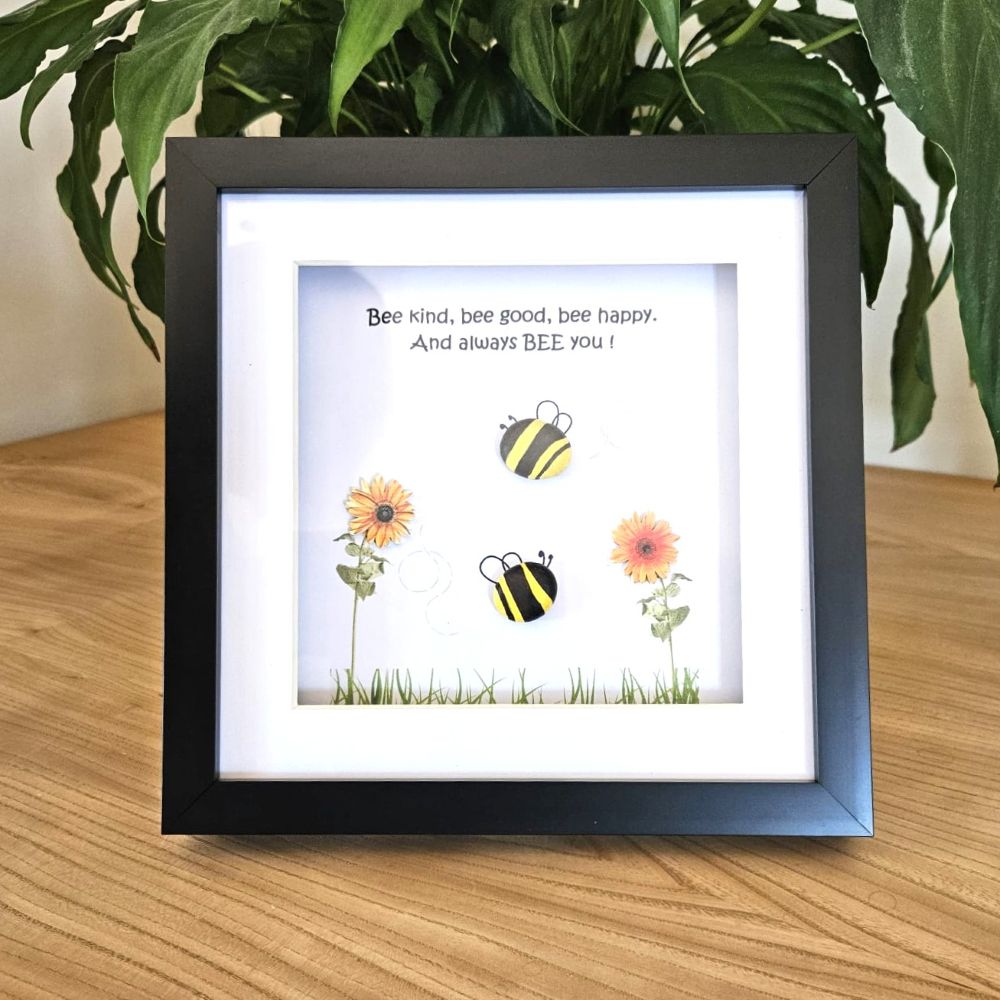 Charming Christmas Gift - Bee Lovers Pebble Art