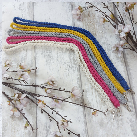 macrame-lanyard