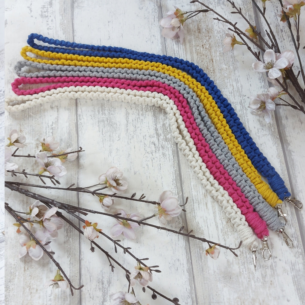 macrame-lanyard