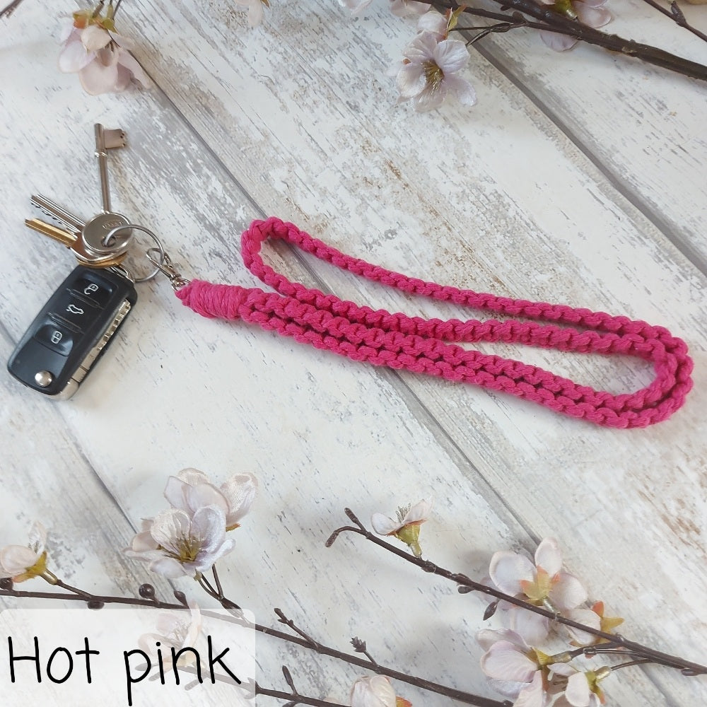 macrame-lanyard