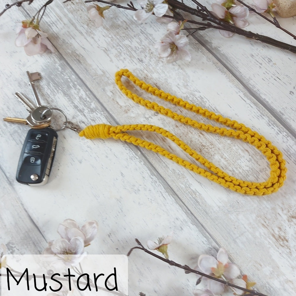 macrame-lanyard
