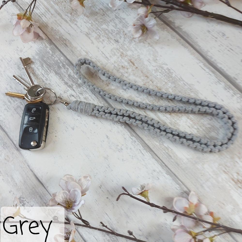 macrame-lanyard