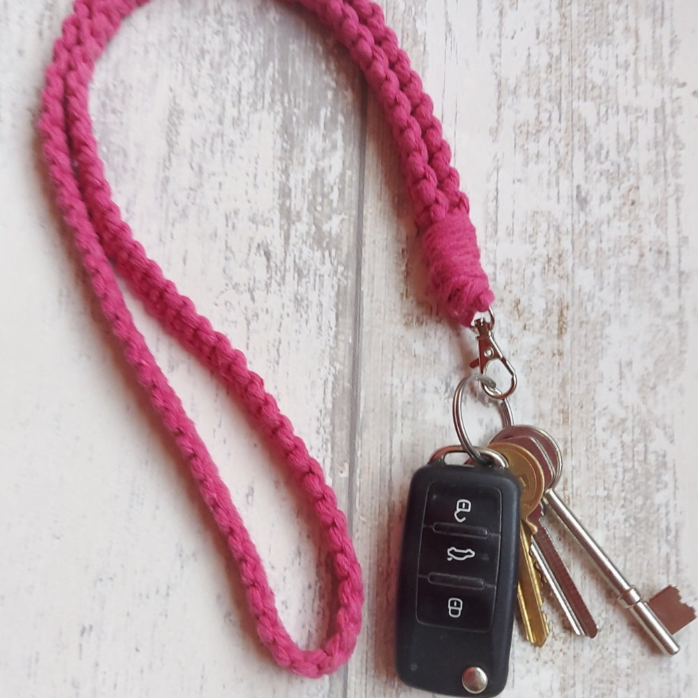 macrame-lanyard