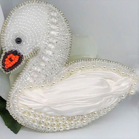 swan-brooch