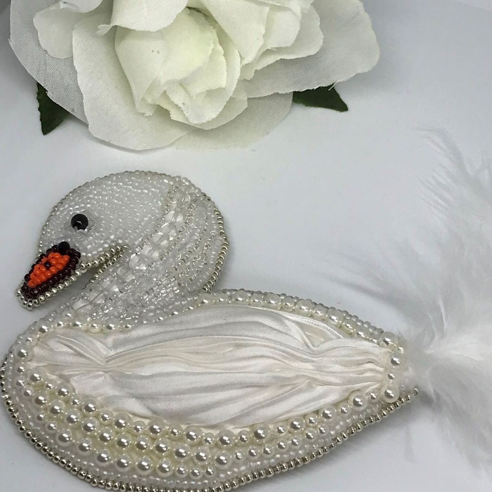 swan-brooch